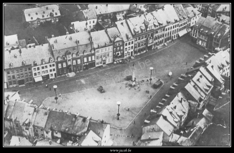 031-Place Albert, vue aérienne (1940).jpg