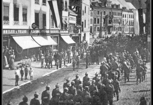 004-Chemin rue, défilé prussien (30-08-1914)