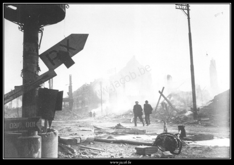 030-Place Albert, Côté Sud le 28 décembre 1944.jpg