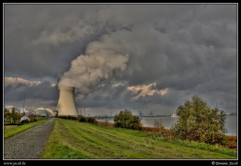 024h-Doel, centrale nucleaire.jpg