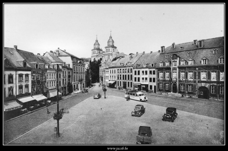 009-Place Albert Ier + Cathédrale.jpg