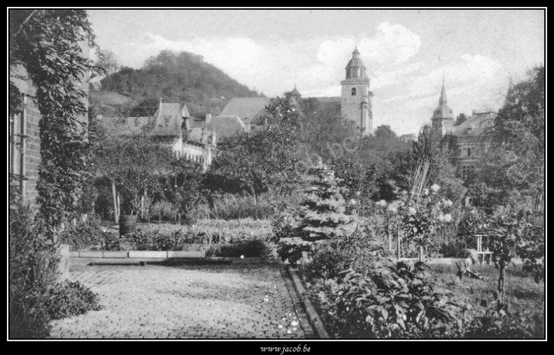 005-Cathédrale, jardins.jpg