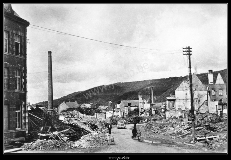 016-Chemin Rue, Vue de la Place Albert.jpg