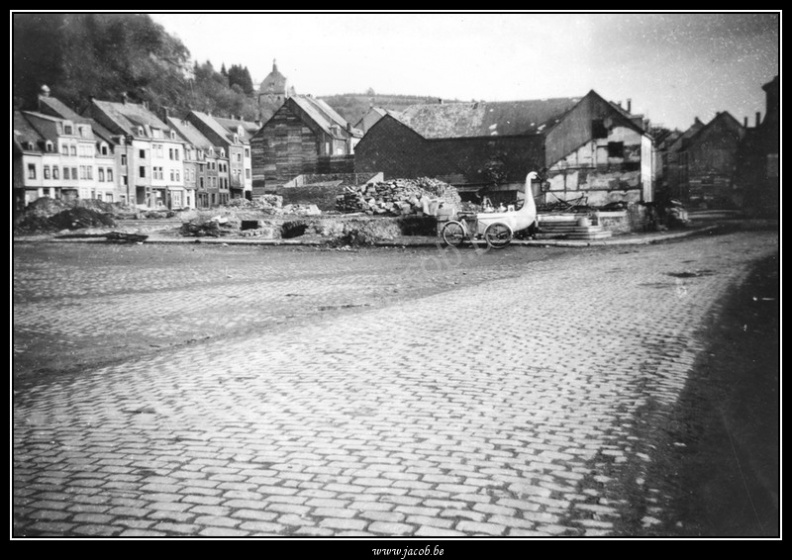072-Petit Vinave, à l'arrière la rue la Vaulx (1945)