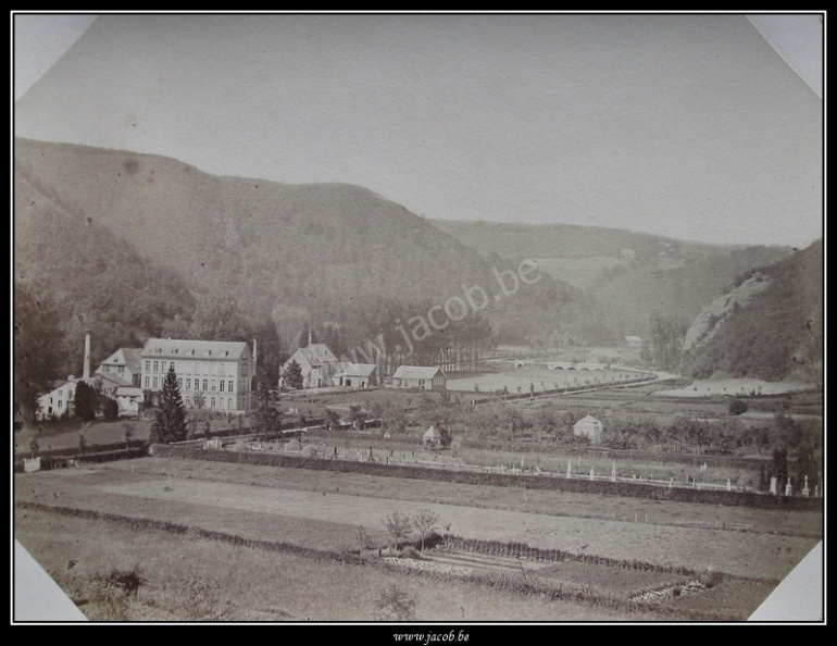 010-Vallée de Bévercé, prise du monastère.jpg