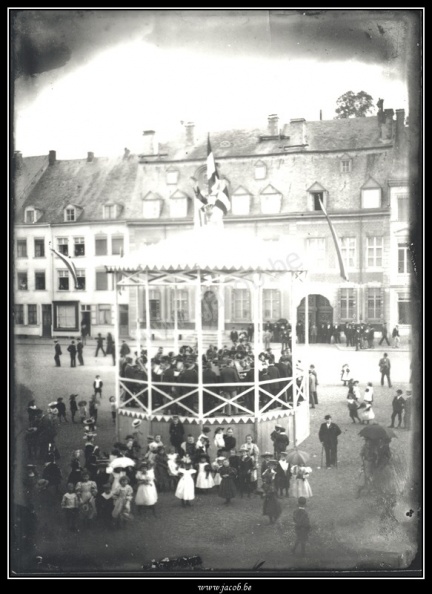 004-Place du marché (1897).jpg