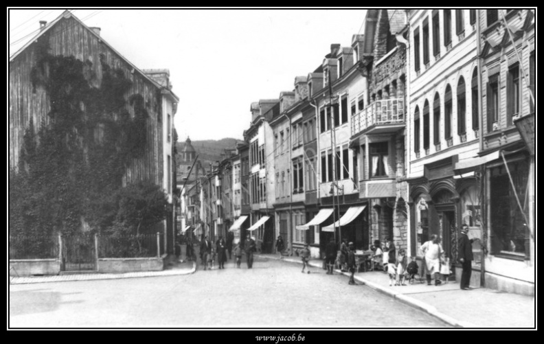 110-Rue la Vaulx, prise de la place du Pont-neuf.jpg