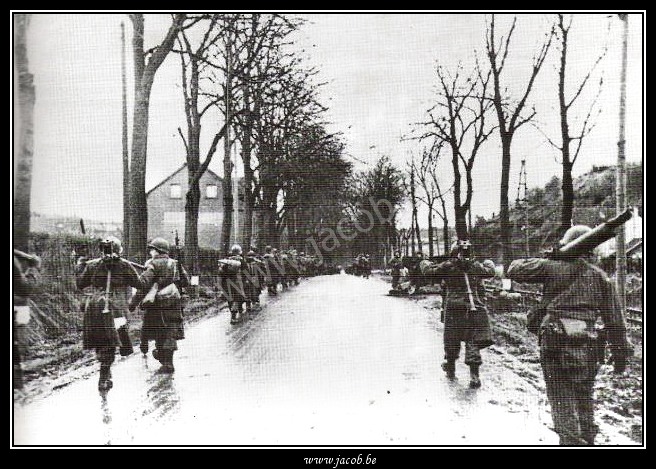 002-Avenue Mon Bijou, Colonne soldats US.jpg