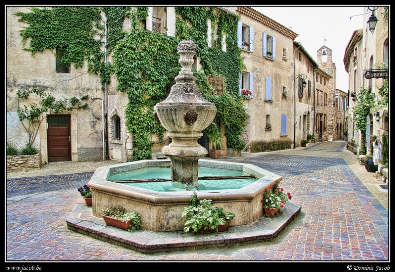 045h-Venasque, fontaine