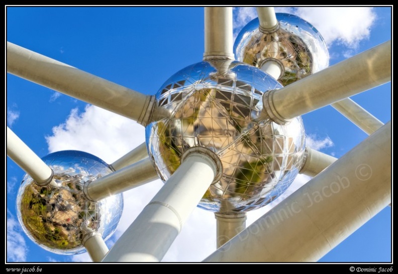 010-Atomium